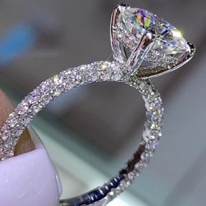 NEW 18K WHITE GOLD DIAMOND ENGAGEMENT RING